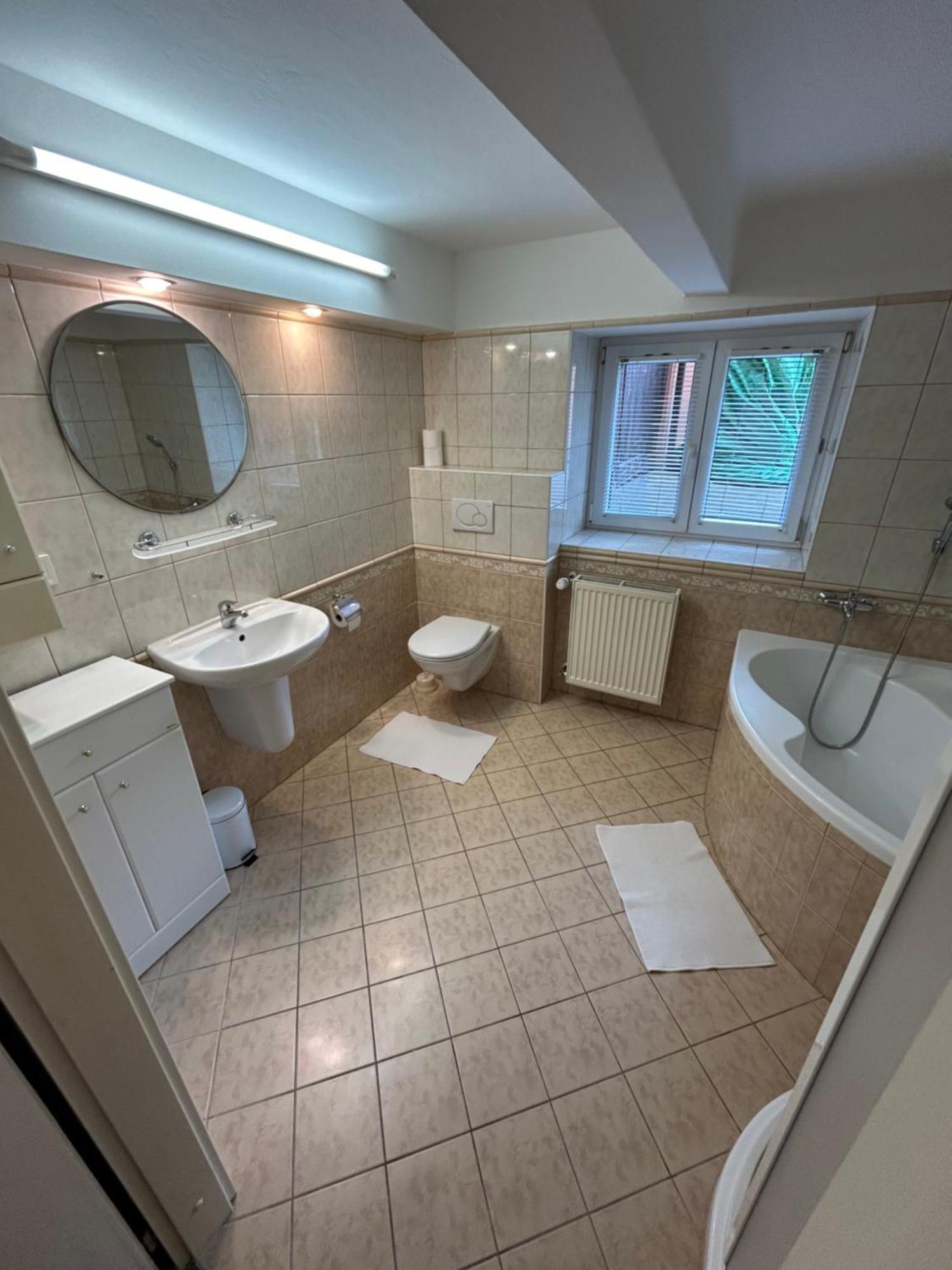 Apartmany U Kubiku Hradec Kralove Room photo